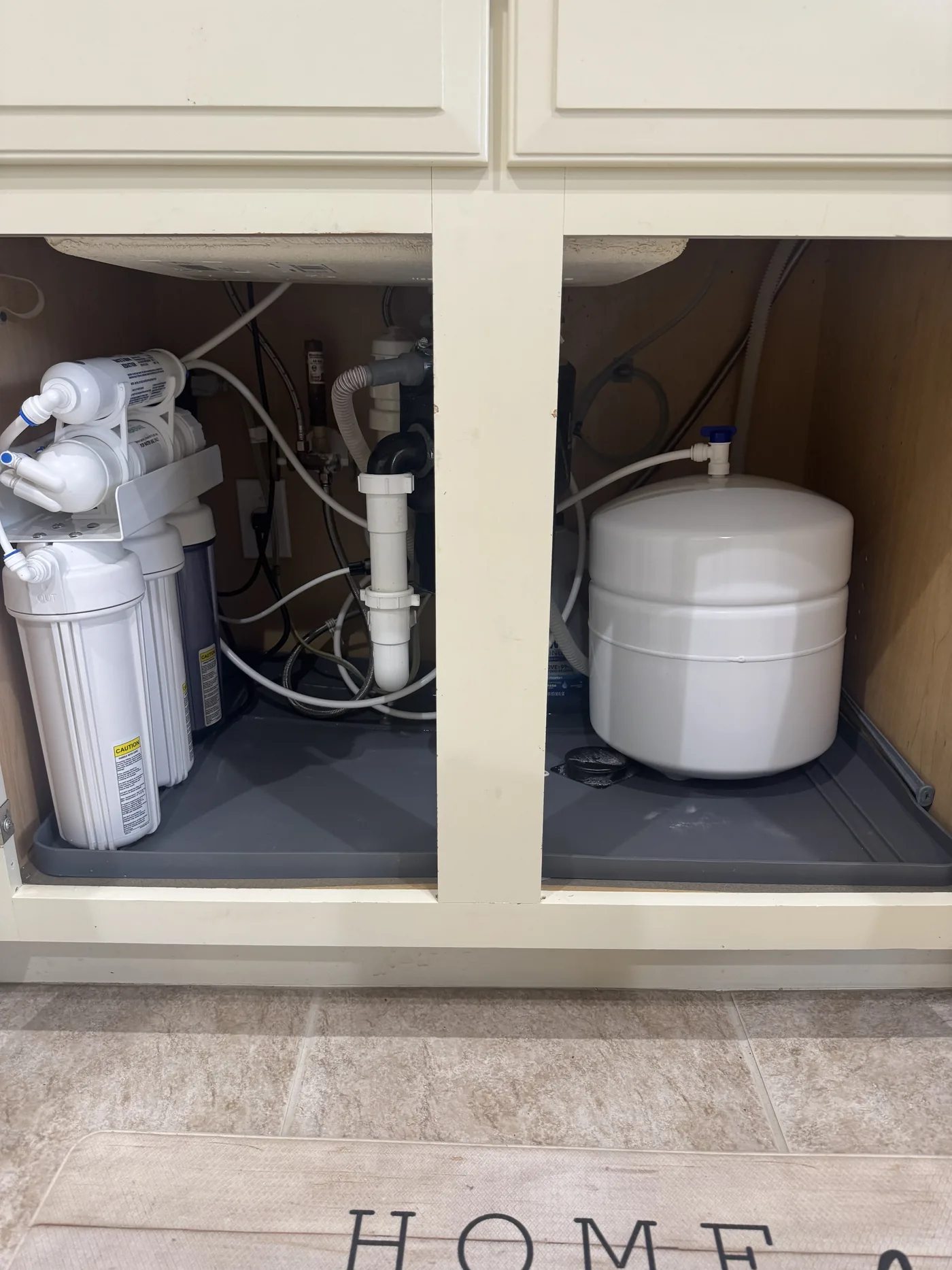 Under-sink reverse osmosis drinking water installation